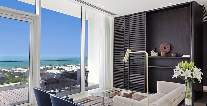 Wohnbereich Premier Suite - The Oberoi Beach Resort, Al Zorah