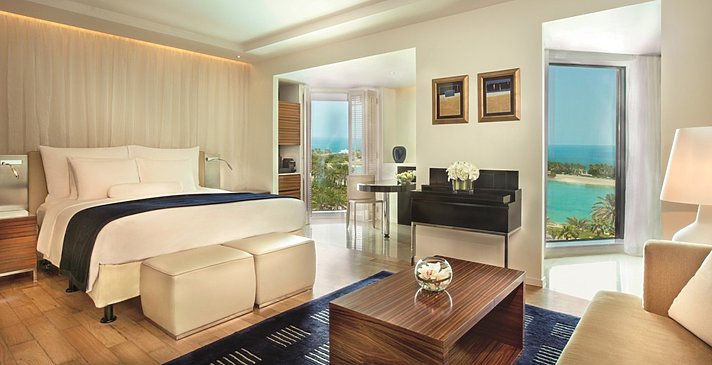 Zimmerbeispiel Premier / Club Room (vorbehaltlich Blick) - The Ritz-Carlton, Bahrain