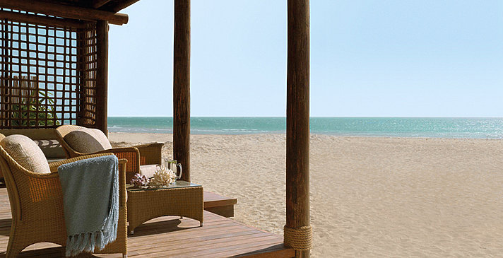 Terrasse der One Bedroom Beach Villa - Anantara Al Yamm Villa Resort