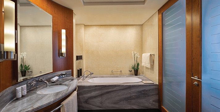 Club Junior Suite Badezimmer - Jumeirah Emirates Towers