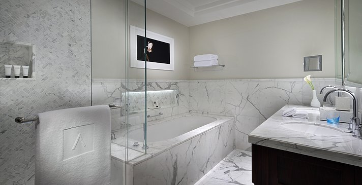 Badezimmer Deluxe, Club und Boulevard Room - The Address Boulevard