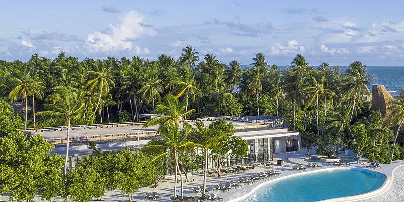 Alba Restaurant und Infinity Pool - The St. Regis Maldives Vommuli Resort