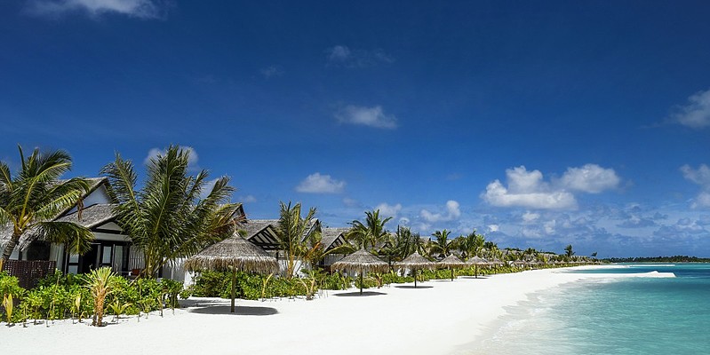 Earth Villas vom Strand aus - OZEN Life Maadhoo