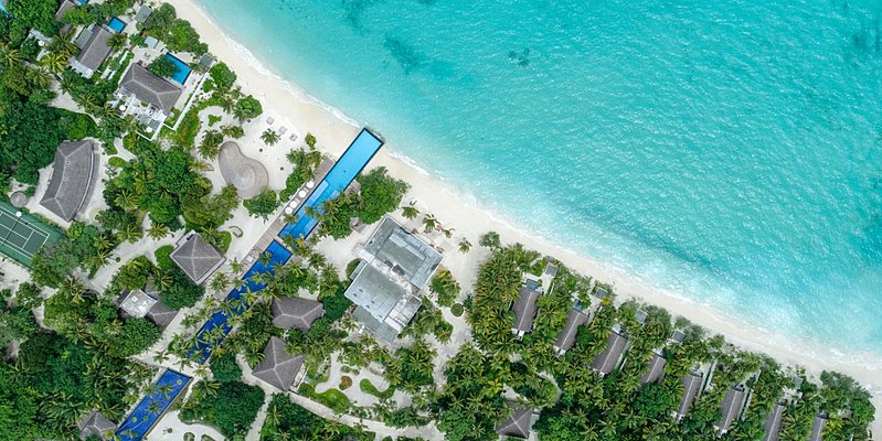 Pool aus der Vogelperspektive - Fairmont Maldives Sirru Fen Fushi