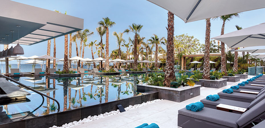 Poolbar im Fünf-Sterne-Hotel Amavi auf Zypern